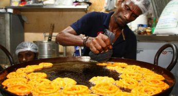 தீபாவளிக்கு கருப்பட்டி, மைசூர் பாக், காஜு கட்லி, மெட்ராஸ் மிக்சர் போன்றவை ஆர்.ஏ.புரத்தில் உள்ள இந்த சிறிய கடையில் நல்ல முறையில் விற்கப்படுகிறது.