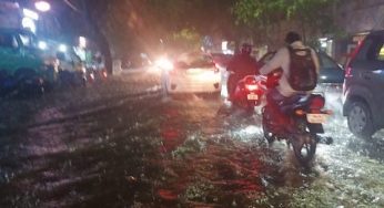 மயிலாப்பூரில் நாள் முழுவதும் காற்றுடன் கூடிய பலத்த மழை. பல உள்ளூர் சாலைகளில் வெள்ளம் பெருக்கெடுத்து ஓடுகிறது.