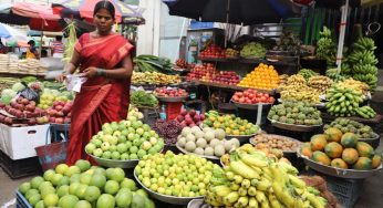 பொரி, தோரணங்கள், பூசணிக்காய் மற்றும் வாழை இலைகள்; ஆயுத பூஜைக்கு மாட வீதியில் விற்பனை